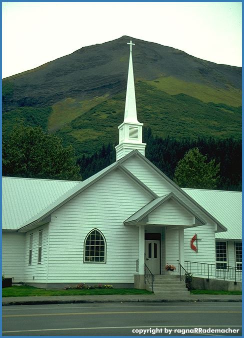 Alaska Bild: Kirche vor dem Mt.Marathon in Seward